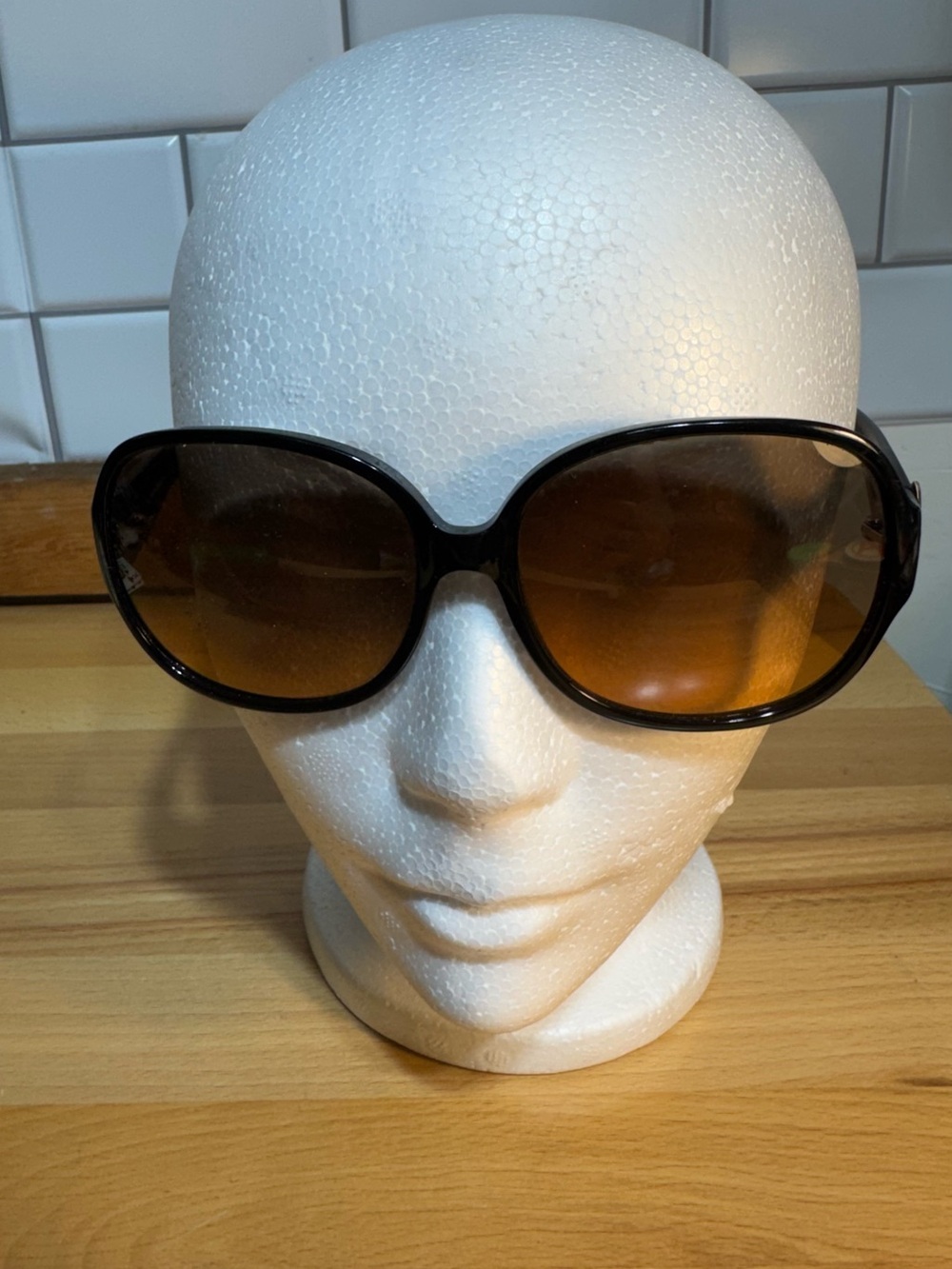 Tory Burch sunglasses 
Classic Women's Oversized Sunglasses - Brown Lenses